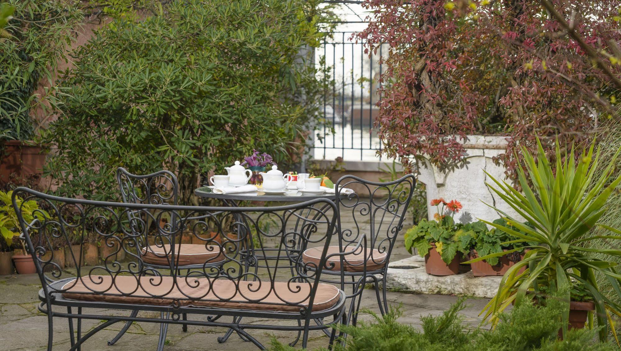 Lina Bed & Breakfast